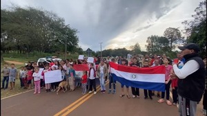 Niños piden rubros para escuela en San Pedro del Paraná - C9N