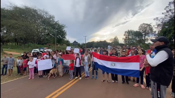 Niños piden rubros para escuela en San Pedro del Paraná - C9N