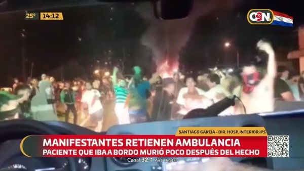 Manifestantes retuvieron una ambulancia - C9N