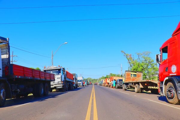 Camioneros se apartan de manifestaciones a favor de Paraguayo Cubas - ADN Digital