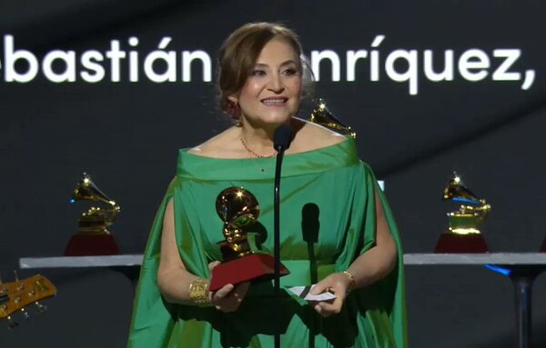 Cónsul en Miami destaca primera presentación de Berta Rojas tras ganar dos premios Grammy