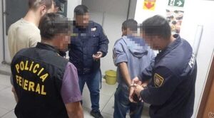 Expulsan del país a dos brasileños con órdenes de detención