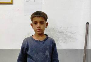 Niño extraviado está en comisaría de Luque •