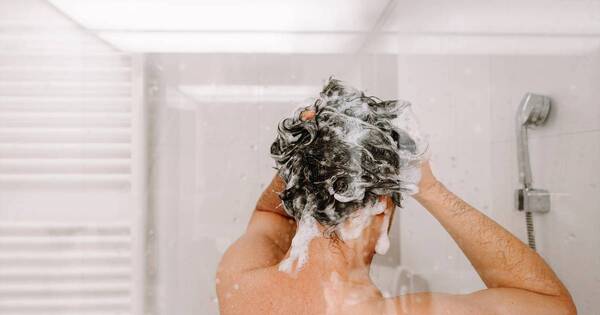 La Nación / Harvard afirma que bañarse todos los días no es saludable