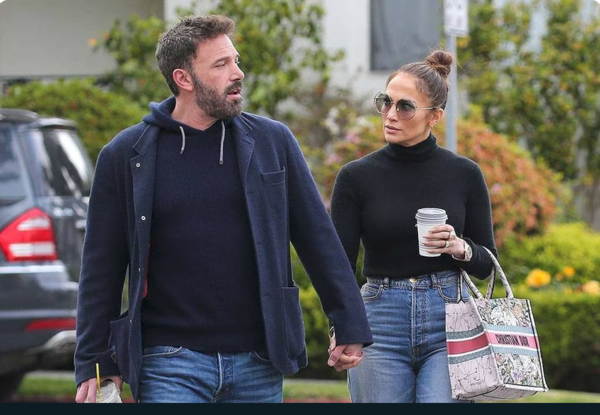 ¿No tiene heladera?, Ben Affleck le tiró la puerta del auto a Jlo
