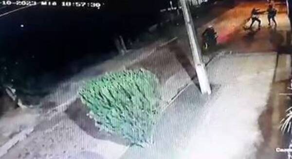 [VIDEO] Víctima valécho: Le "surtió" a motochorro que lo quiso asaltar