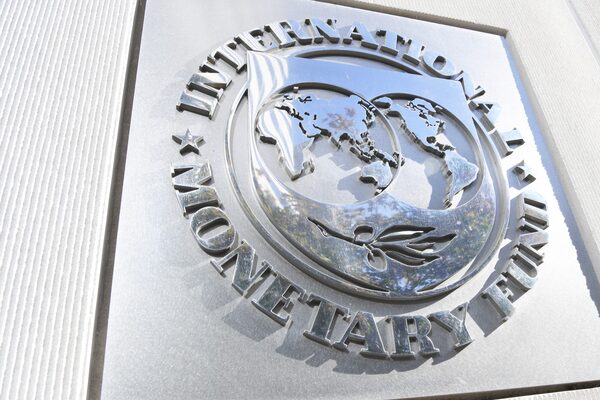 El FMI alerta de "graves repercusiones" globales si EEUU no eleva su techo de deuda - Revista PLUS