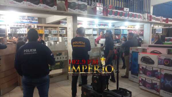 Allanan cinco tiendas en seguimiento a robo de celulares en Caacupé - Radio Imperio