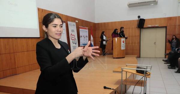 La Nación / Ejecutivo promulgó ley que reglamenta uso y difusión de la lengua de señas paraguaya