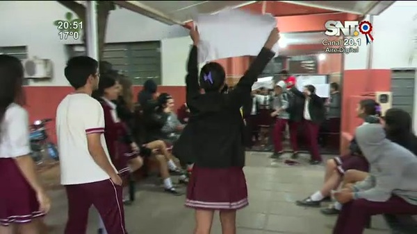 Sentata contra el nuevo director toman el Colegio Nacional de Lambaré - SNT