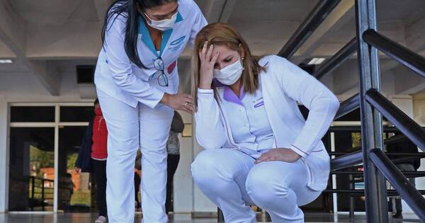 La Nación / Enfermeros piden reivindicar condiciones laborales en su día