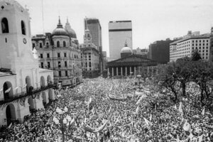 Diario HOY | Muestra fotográfica sobre los 40 años de la democracia argentina, en Asunción