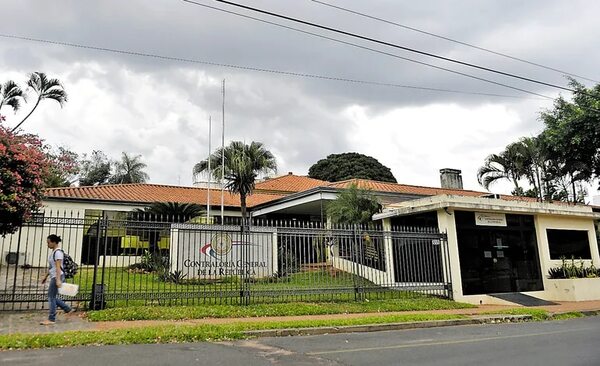 Seguro vip en Hacienda: Contraloría detectó discrepancia en criterios y cambios en el pliego - Economía - ABC Color