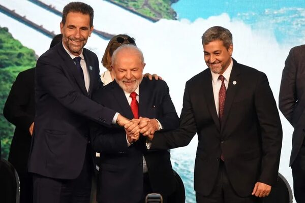 Enojo en equipo de Peña por concurso para 220 puestos en Itaipú - Economía - ABC Color