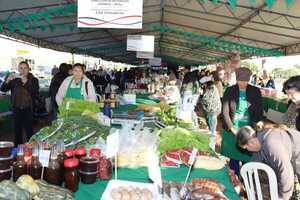 Productores lograron recaudar más de G. 300 millones tras feria en la Costanera - .::Agencia IP::.