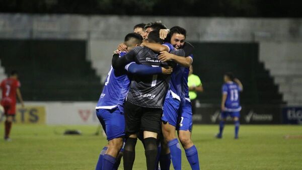 Copa Paraguay: Oriental FBC y Sport Colombia festejan