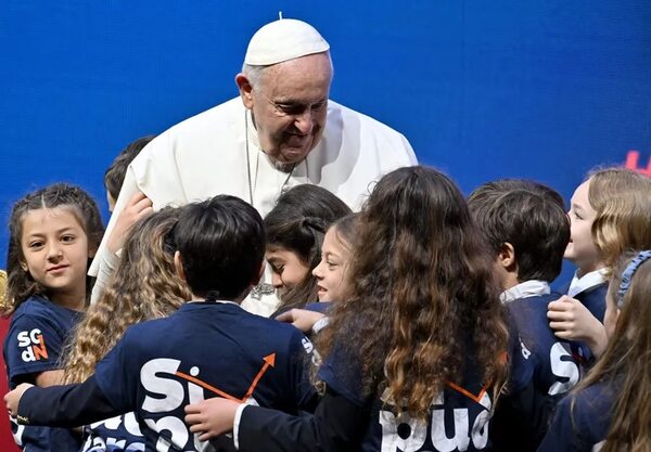 El papa pide políticas con visión de futuro para aumentar la tasa de natalidad en Europa - Mundo - ABC Color