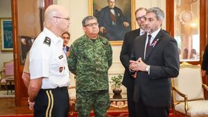 Presidente Abdo recibió visita del director y estudiantes del Colegio Interamericano de Defensa