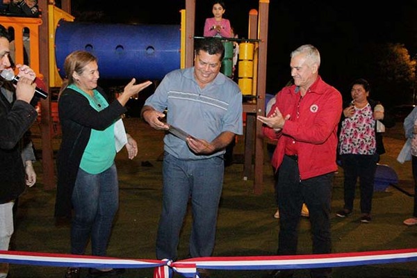 Nelson Cano inaugura parque infantil en Santa Ana y repara caminos rurales en Paso Itá | DIARIO PRIMERA PLANA