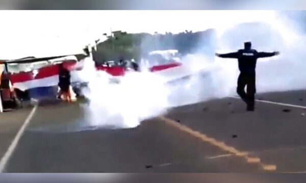 (VIDEO)Manifestantes se enfrentaron con Policías en Ayolas