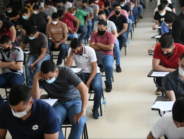 Más de 7.600 concursantes se anotaron para las vacancias en Itaipú · Radio Monumental 1080 AM