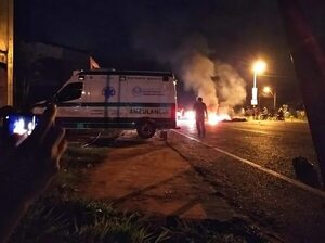 SEME considera “bastante extraño” que los manifestantes retengan y ataquen ambulancias - Policiales - ABC Color