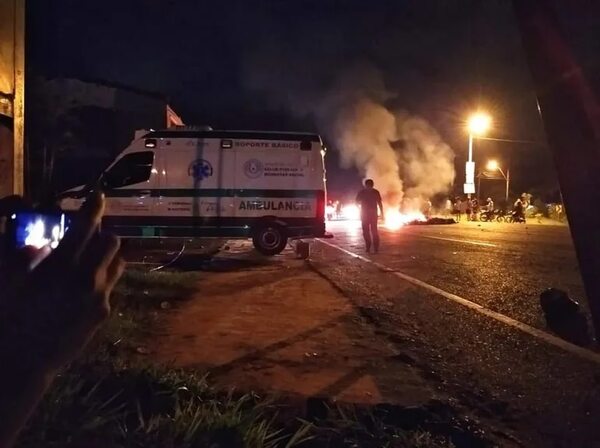 SEME considera “bastante extraño” que los manifestantes retengan y ataquen ambulancias - Policiales - ABC Color