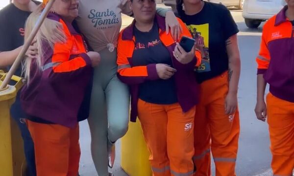 (VIDEO)Laurys Diva fue sensación entre funcionarios de Aseo Urbano
