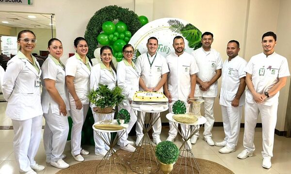 Tesãi celebró con enfermeros en su día