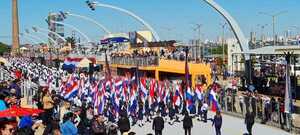 Encarnación se llena de patriotismo en el desfile por los 212 años de la independencia de Paraguay