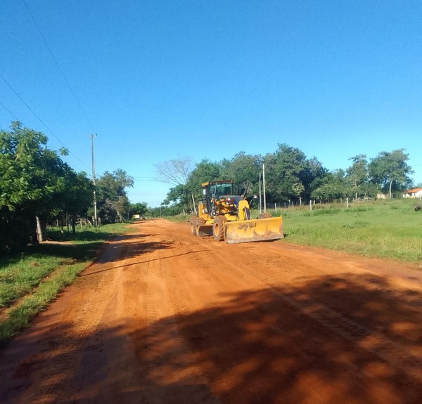 Apoyo conjunto entre municipalidades mejora camino vecinal