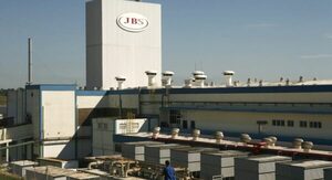 El gigante cárnico brasileño JBS registra pérdidas por US$ 294,5 millones en el primer trimestre - Revista PLUS