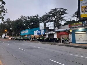 Manifestaciones en TSJE dejan millonarias pérdidas a comerciantes de la zona - Economía - ABC Color