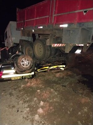 Chaco: Grave accidente entre vehículo de la Caminera y un camión - Policiales - ABC Color