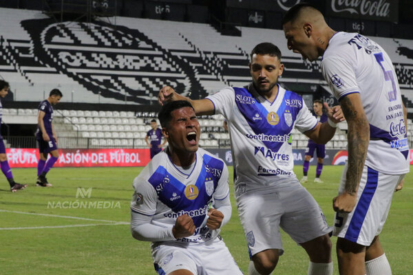 Versus / Ameliano triunfó en el "clásico" ante Tacuary y desplaza a Olimpia en el Apertura