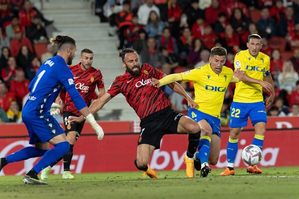 Diario HOY | El Cádiz de Arzamendia cae en Mallorca y se complica
