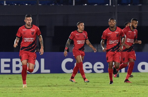 Diario HOY | Paranaense despide a dos jugadores por caso de amaños