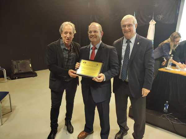 El titular de ODESUR, Camilo Perez, recibe reconocimiento de la FIDE - La Tribuna