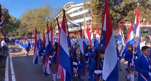 Desfiles en honor a la Patria se desarrollaron en varias ciudades de Alto Paraná | DIARIO PRIMERA PLANA