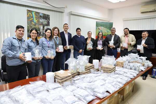 Itaipu entregó insumos de laboratorio para control de calidad de agua a la Erssan - .::Agencia IP::.