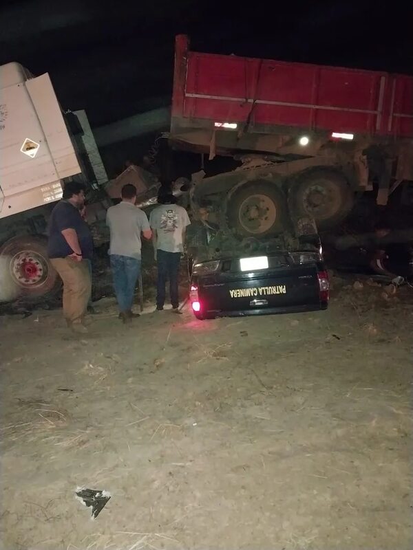 Camioneta de la Caminera aplastada: accidente dejó un agente muerto - Policiales - ABC Color
