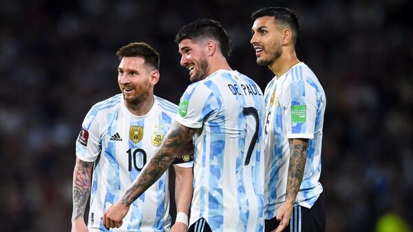 El campeón del mundo que puede ser compañero de Miguel Almirón