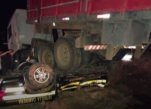Móvil de la Caminera fue “aplastado” por un camión y deja un inspector fallecido - ADN Digital