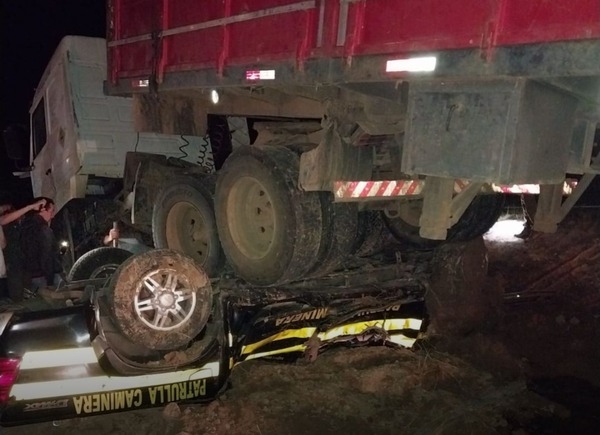 Móvil de la Caminera fue “aplastado” por un camión y deja un inspector fallecido - ADN Digital