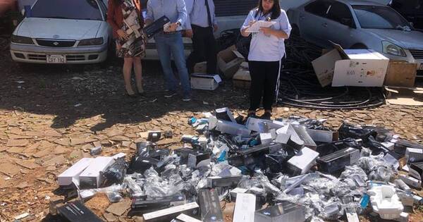 La Nación / Fiscalía destruyó millonario cargamento de productos falsificados