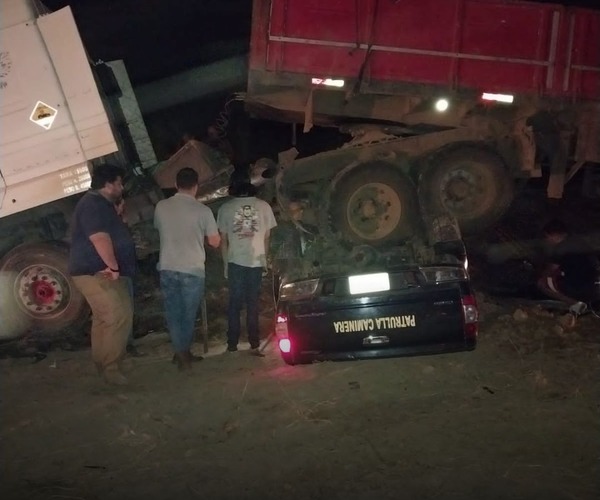 Camión aplastó móvil de la Caminera: un inspector falleció - trece