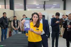 Periodistas verificaron devedés de las máquinas de votación - ADN Digital