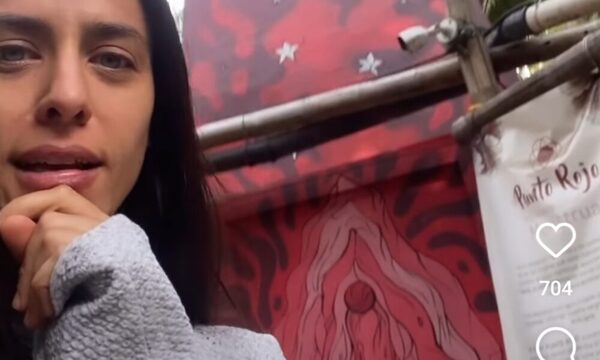 (VIDEO)Fio Migliore se suma a la “moda” de riego con sangre menstrual