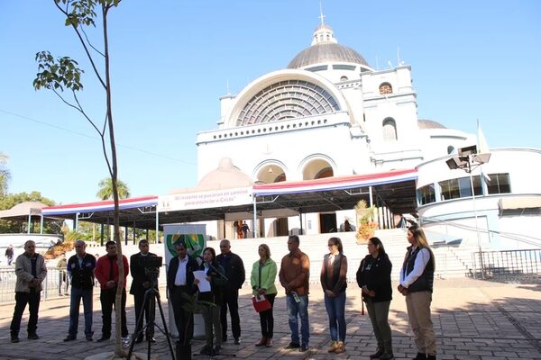 Caacupé: lanzan proyecto de recomposición del arbolado urbano de la Basílica y realizan plantación simbólica - Nacionales - ABC Color