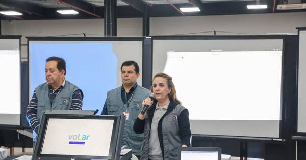 La Nación / Justicia Electoral realizó la auditoría de los DVD usados en las generales ante la prensa